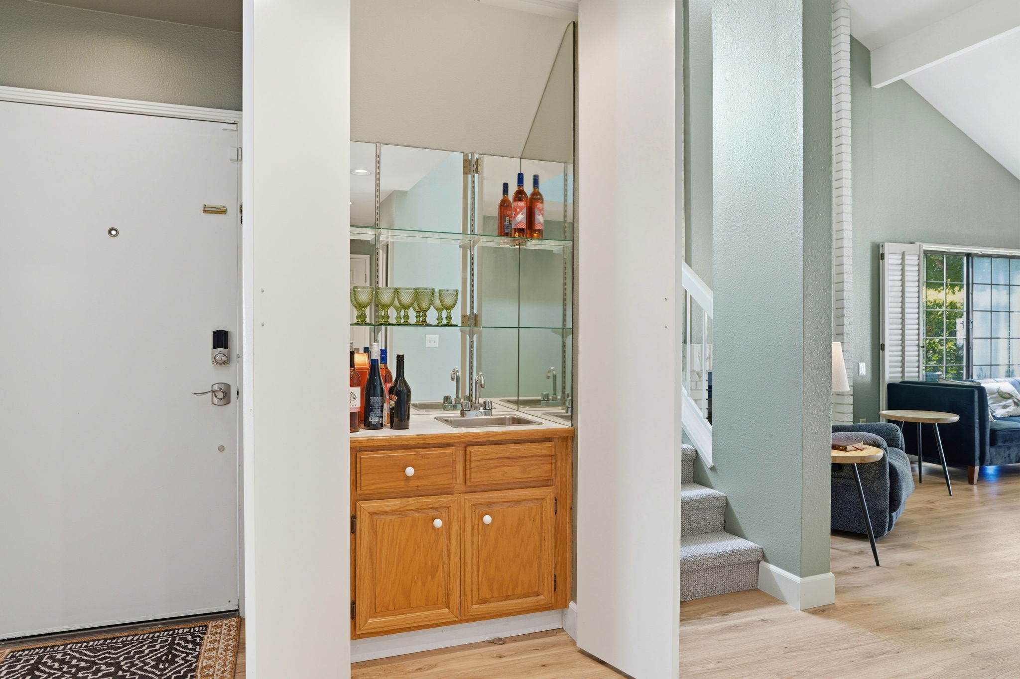 016_F8_250 W Rumble Rd #D