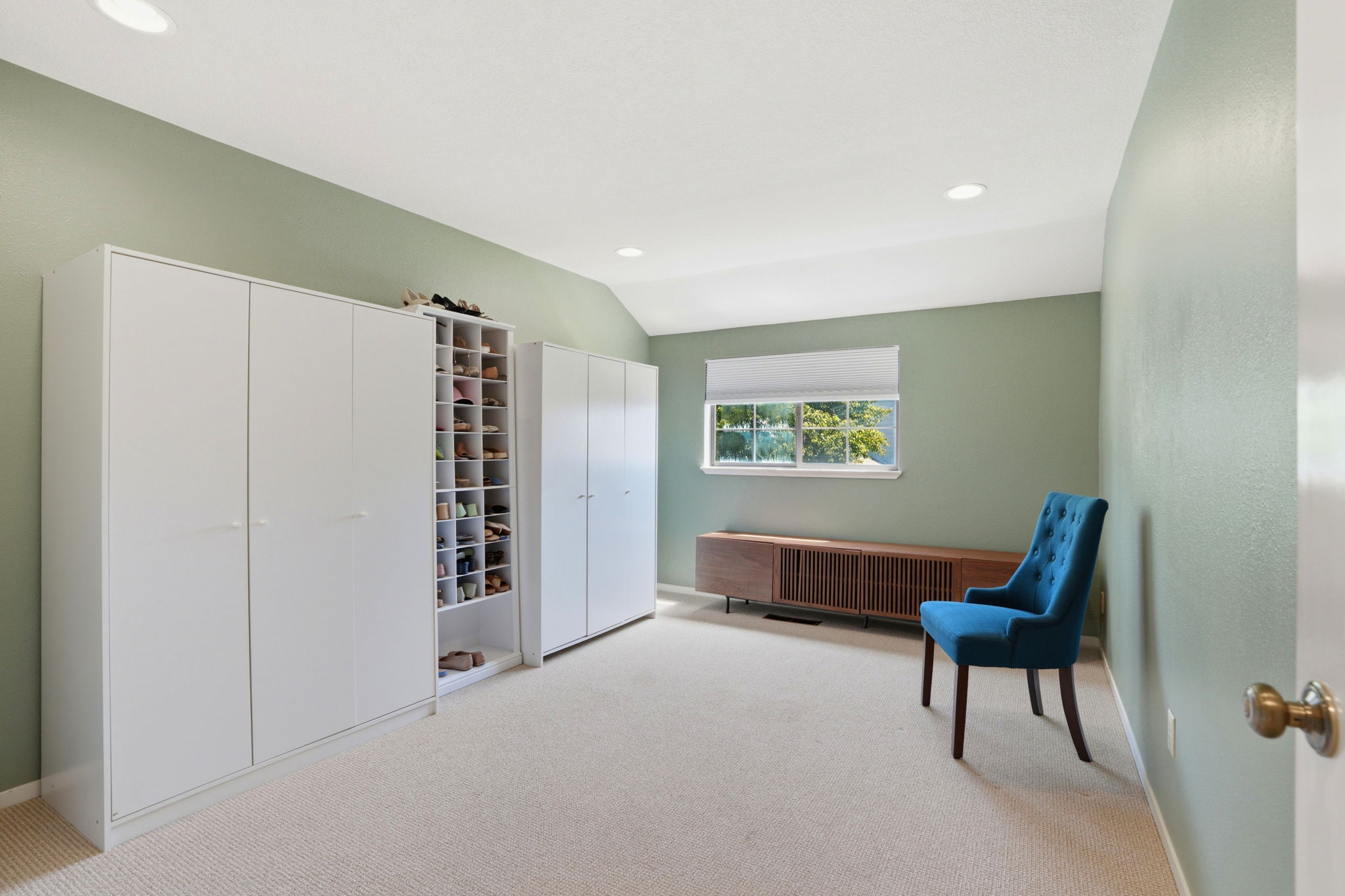 027_F8_250 W Rumble Rd #D