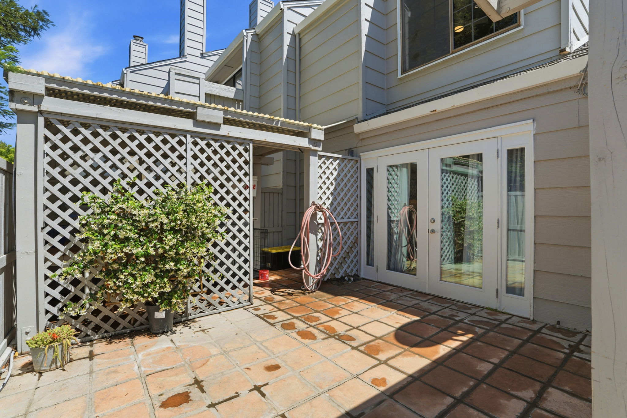 042_F8_250 W Rumble Rd #D