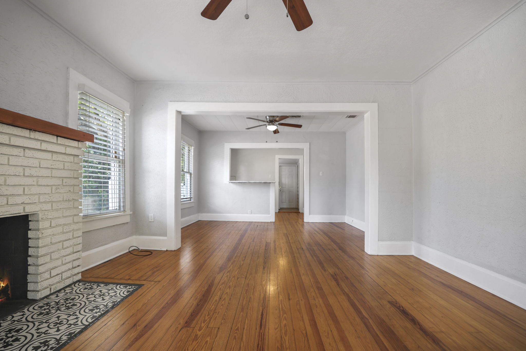 A LR DR Kitchen - 495A9083 (1)