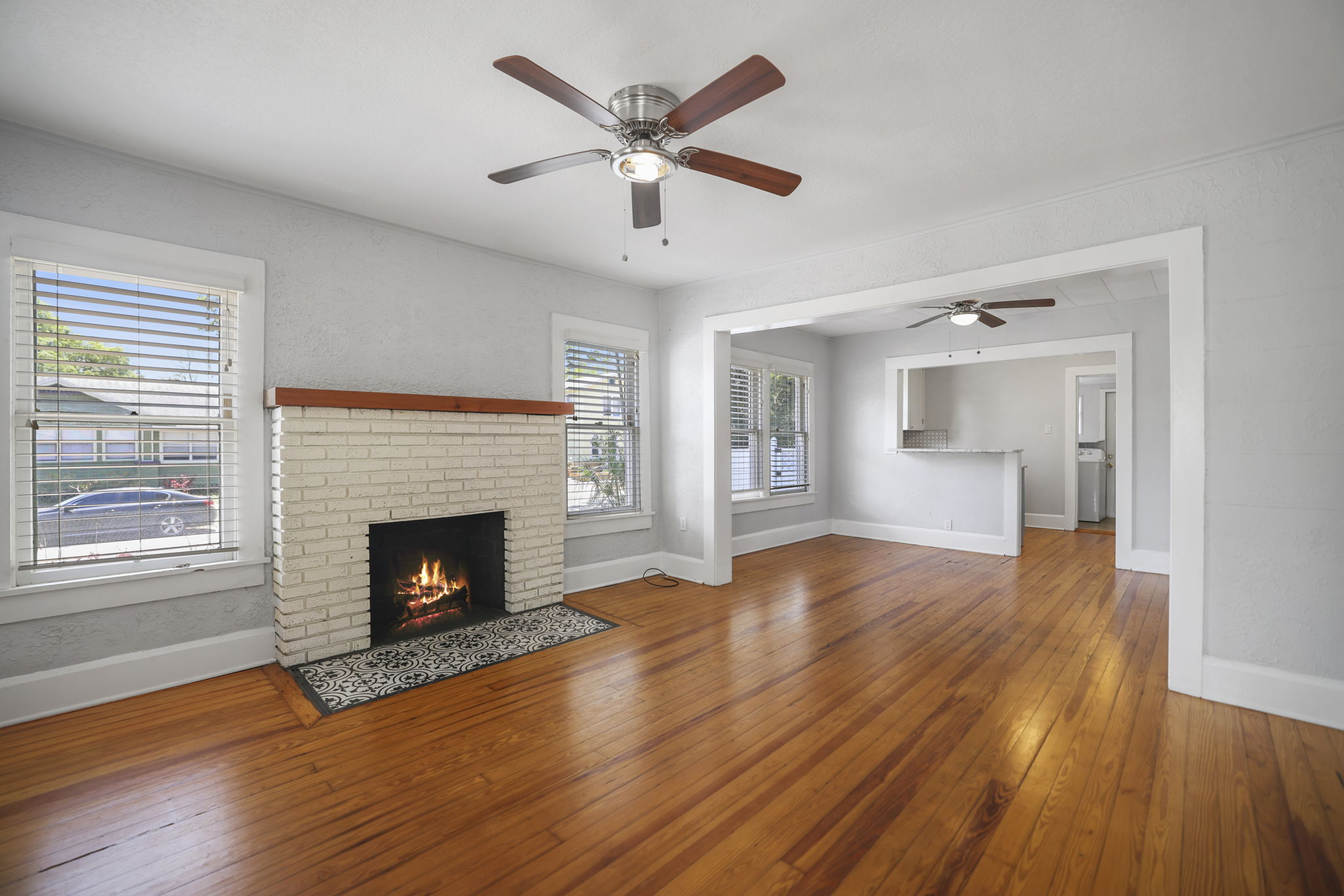 A LR DR Kitchen - 495A9080 (1)