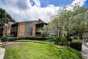 Front Exterior5