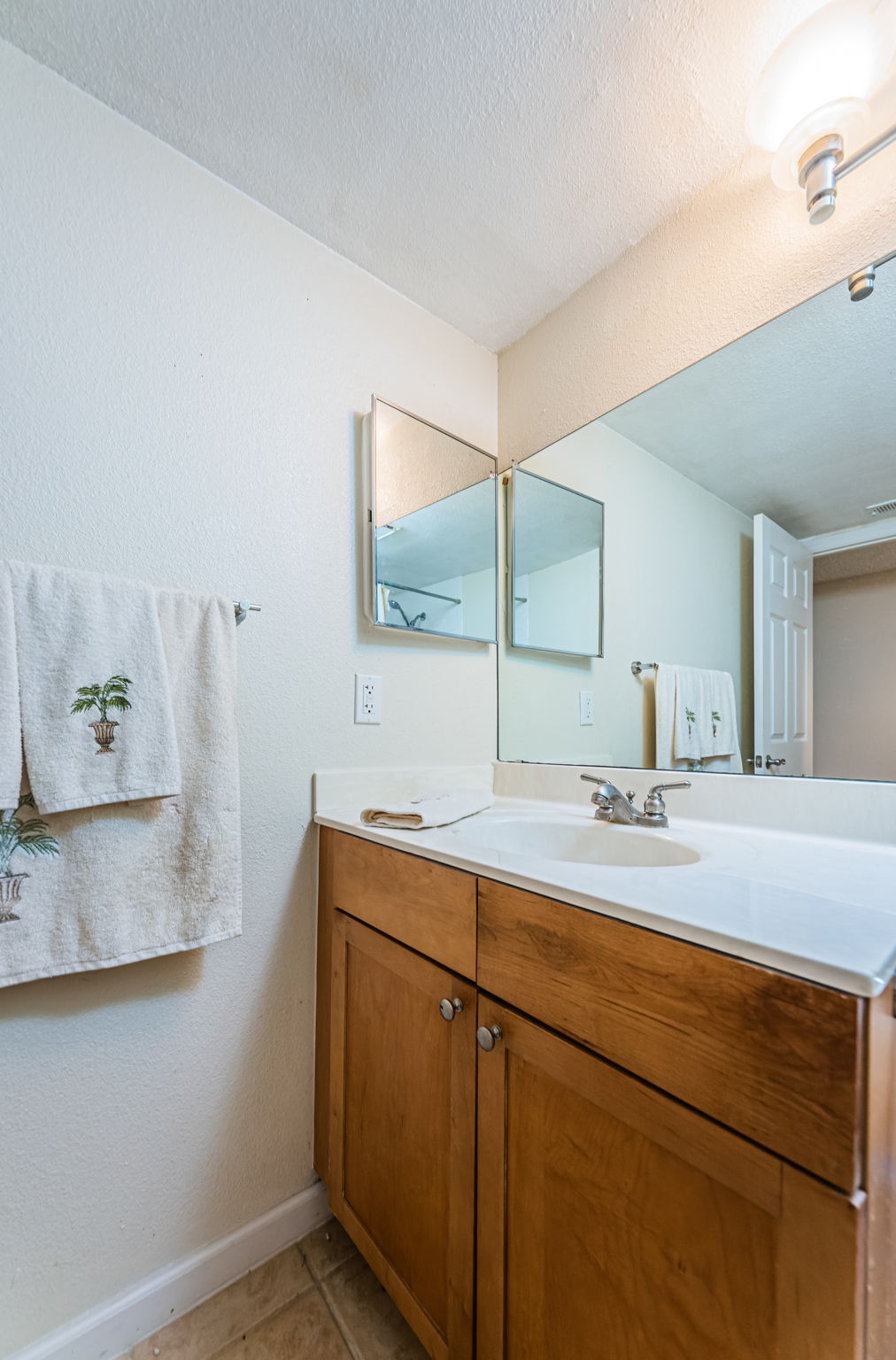 Bathroom 2b