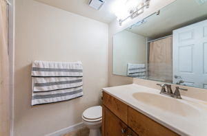 Bathroom 1a-2
