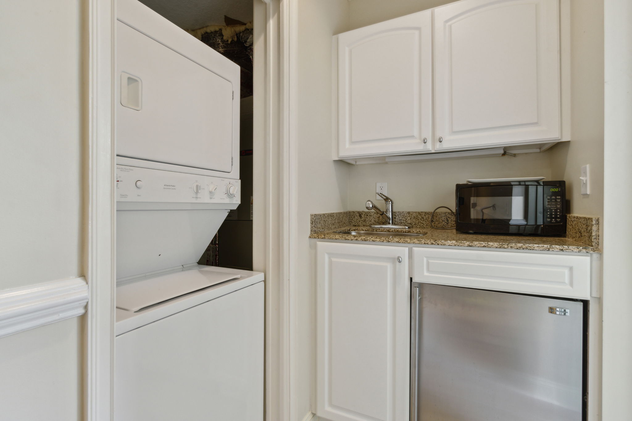 Laundry/Wet Bar