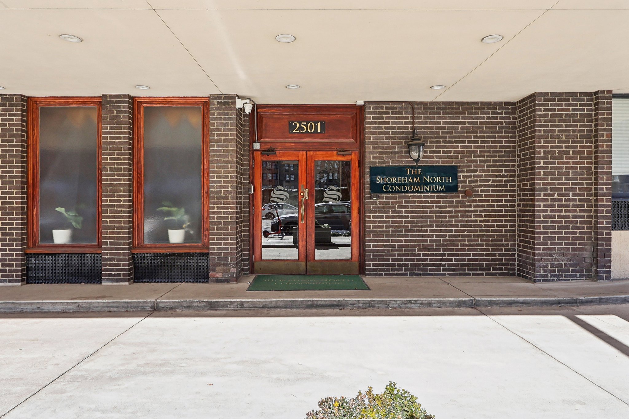 Calvert St NW 508-004.jpg