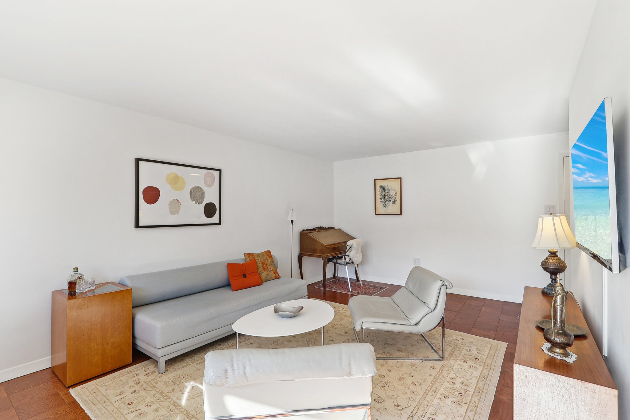 Calvert St NW 508-008.jpg
