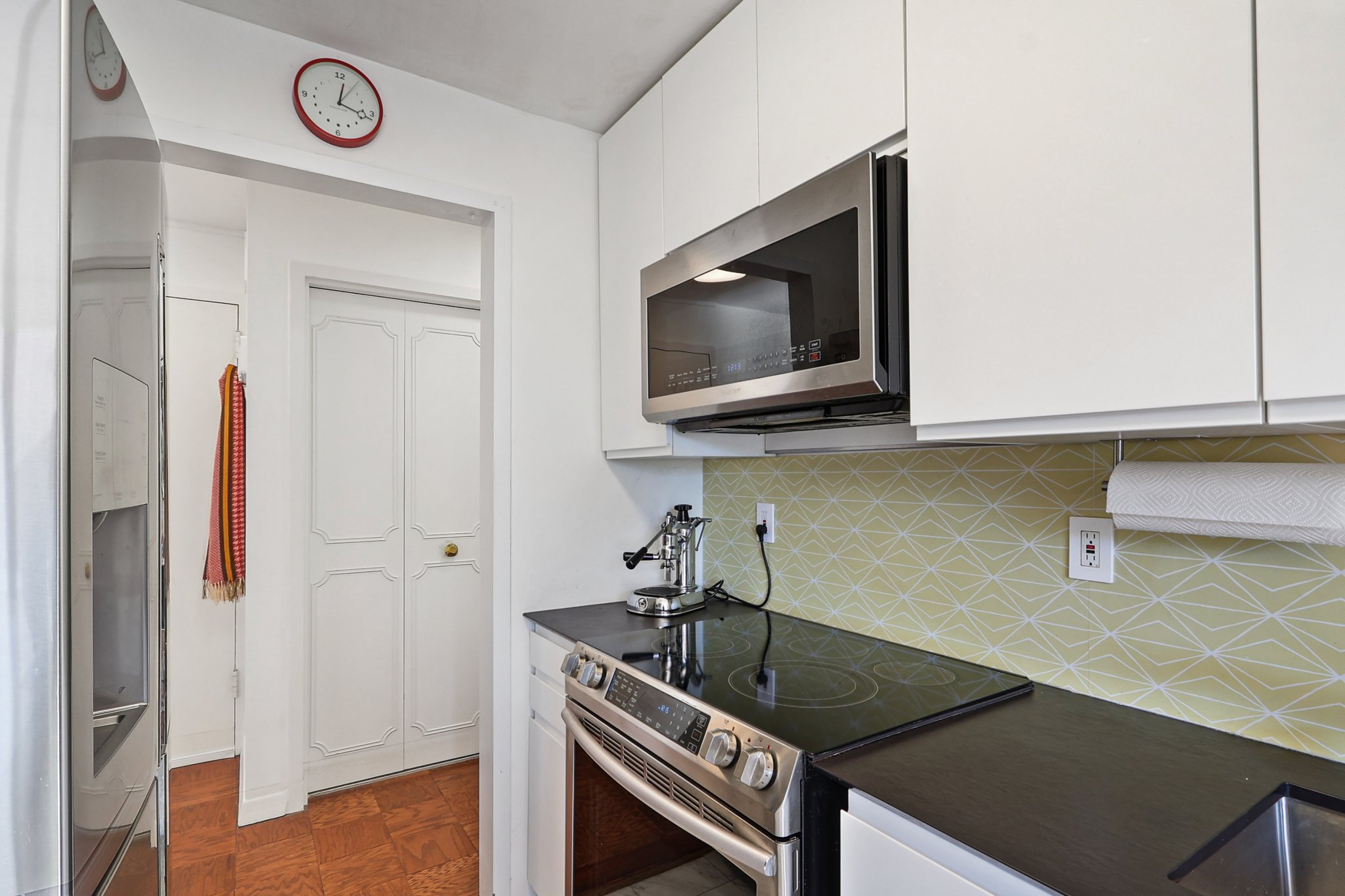 Calvert St NW 508-017.jpg