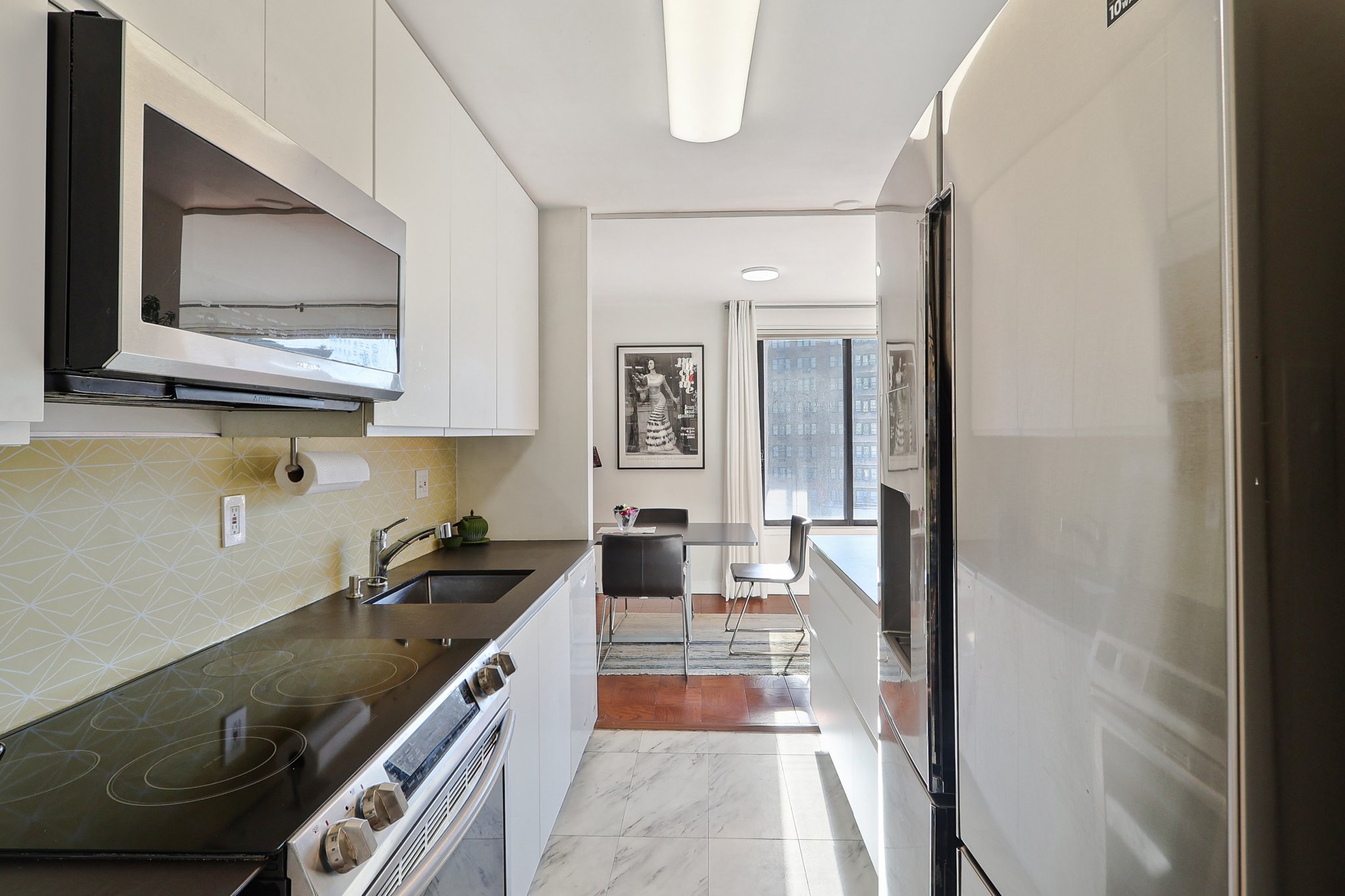 Calvert St NW 508-019.jpg