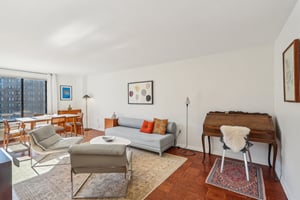 Calvert St NW 508-006.jpg