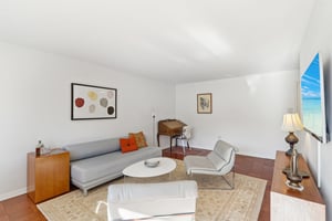 Calvert St NW 508-008.jpg