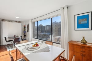 Calvert St NW 508-010.jpg