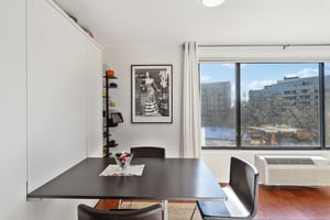 Calvert St NW 508-018.jpg