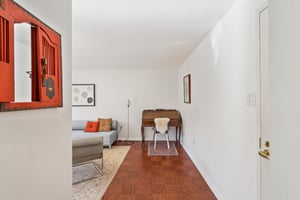 Calvert St NW 508-020.jpg