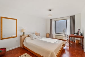 Calvert St NW 508-022.jpg
