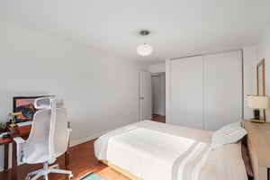 Calvert St NW 508-024.jpg