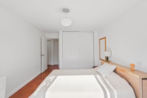 Calvert St NW 508-025.jpg