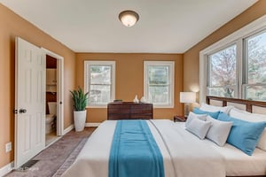 DSC09657_8_9 virtually staged.jpeg