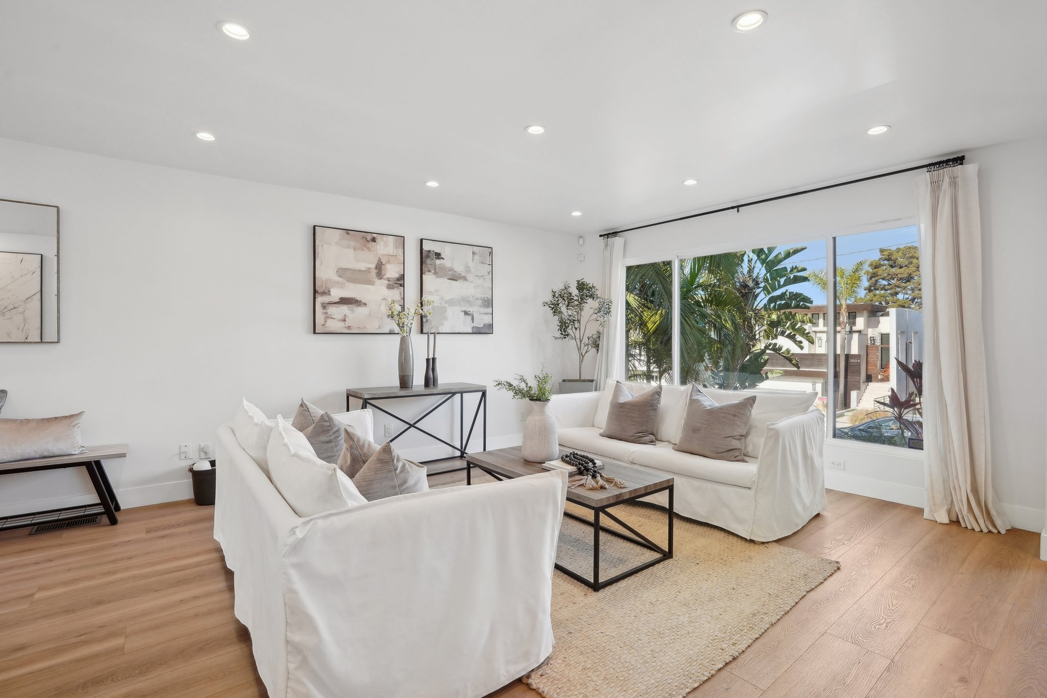 N Poinsettia Ave-0306-007.jpg
