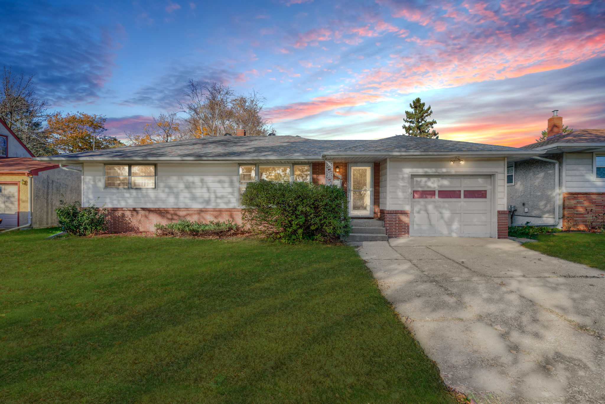  2105 Scenic Place, St. Paul, MN 55119, US