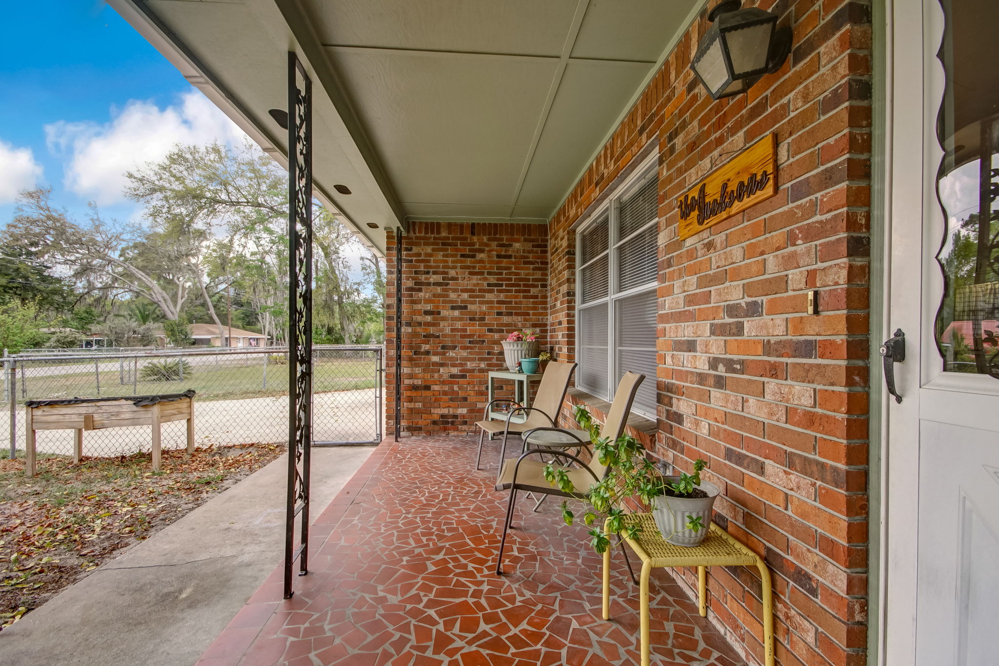 Front Porch/Entrance