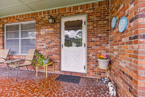 Front Porch/Entrance