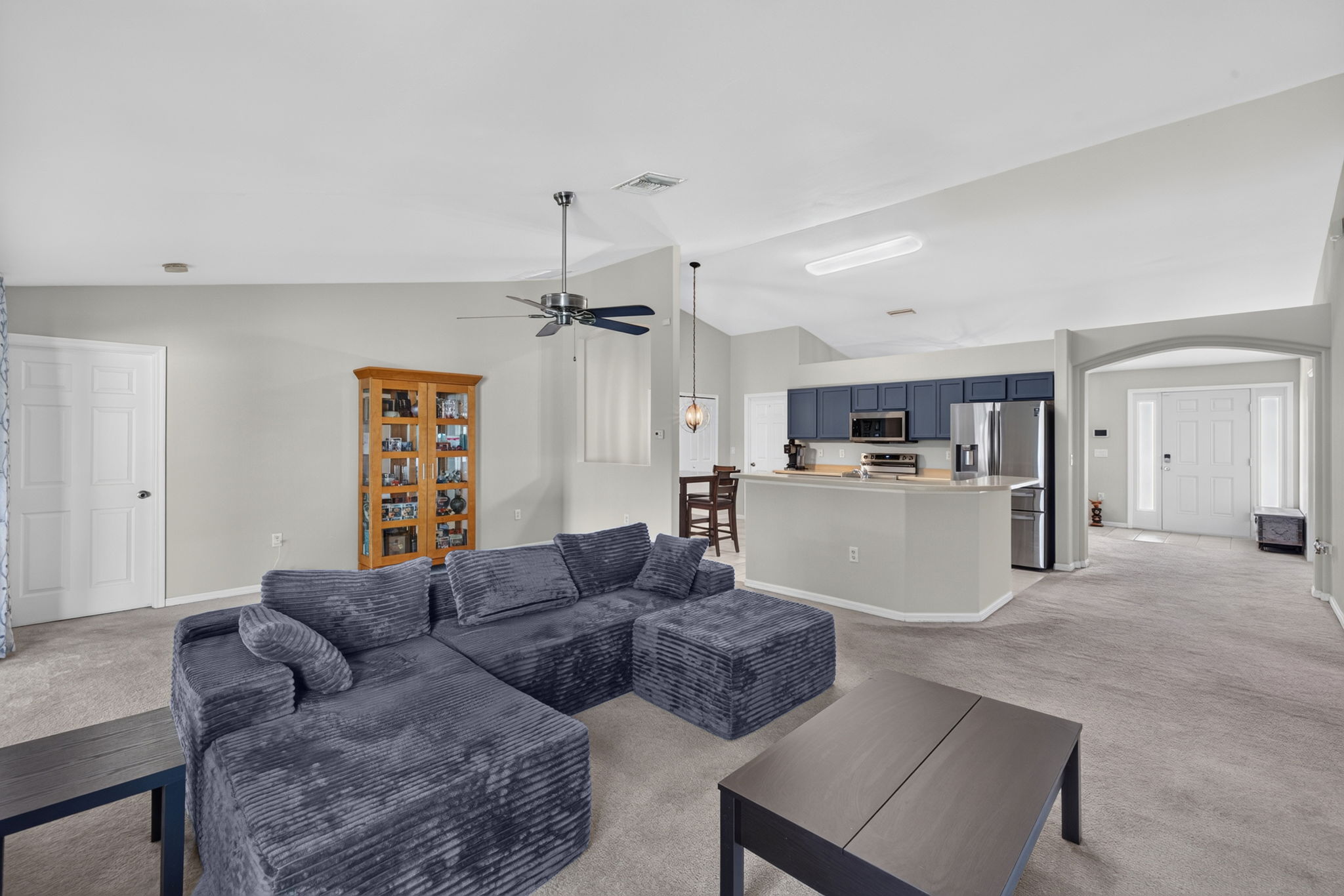 Living Room 5 of 6