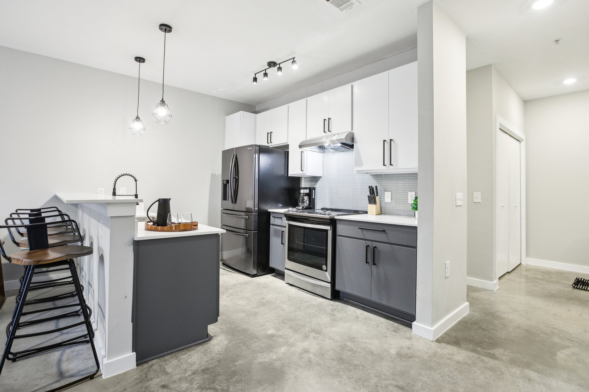 Thornton Rd 1107-012.jpg