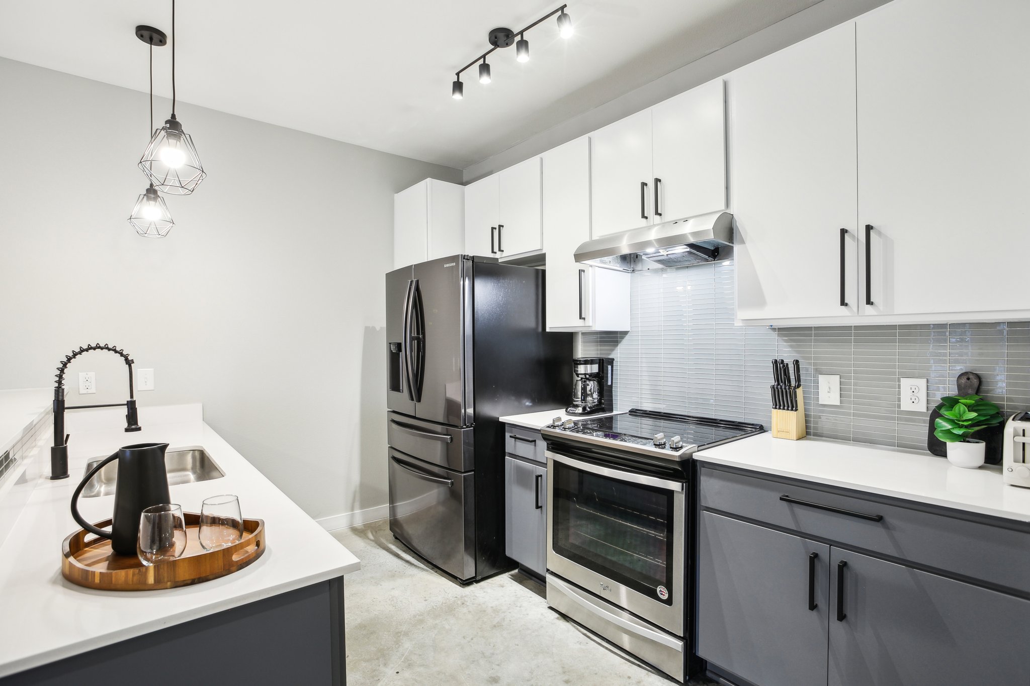 Thornton Rd 1107-014.jpg