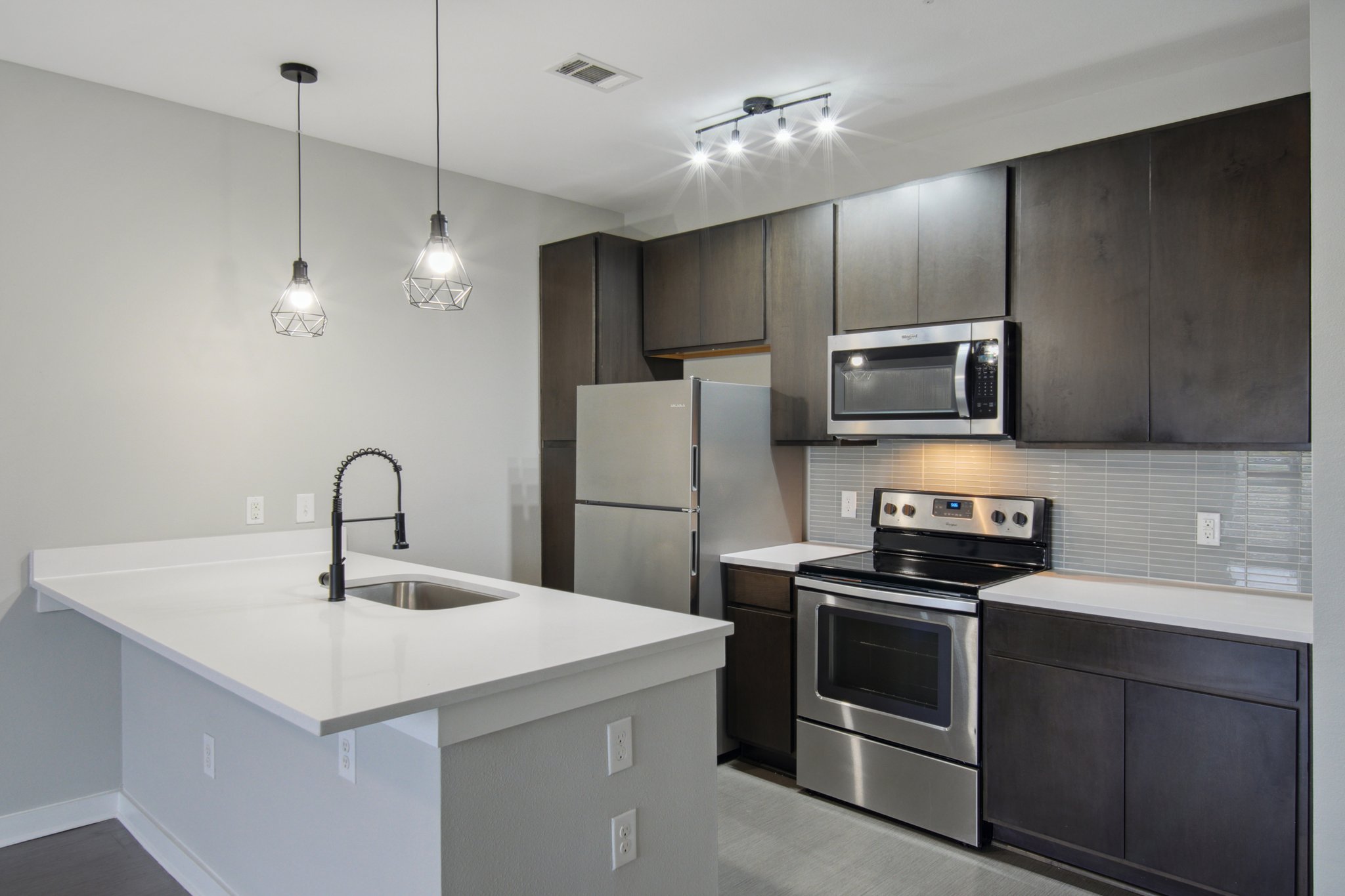 Thornton Rd 2307-012.jpg