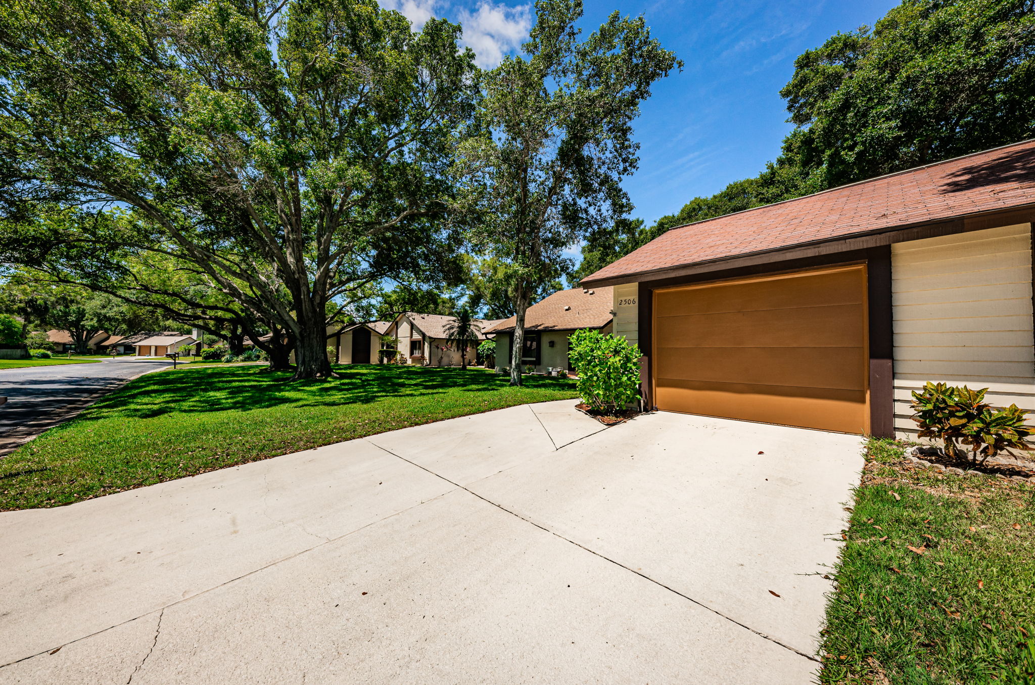 Front Exterior4