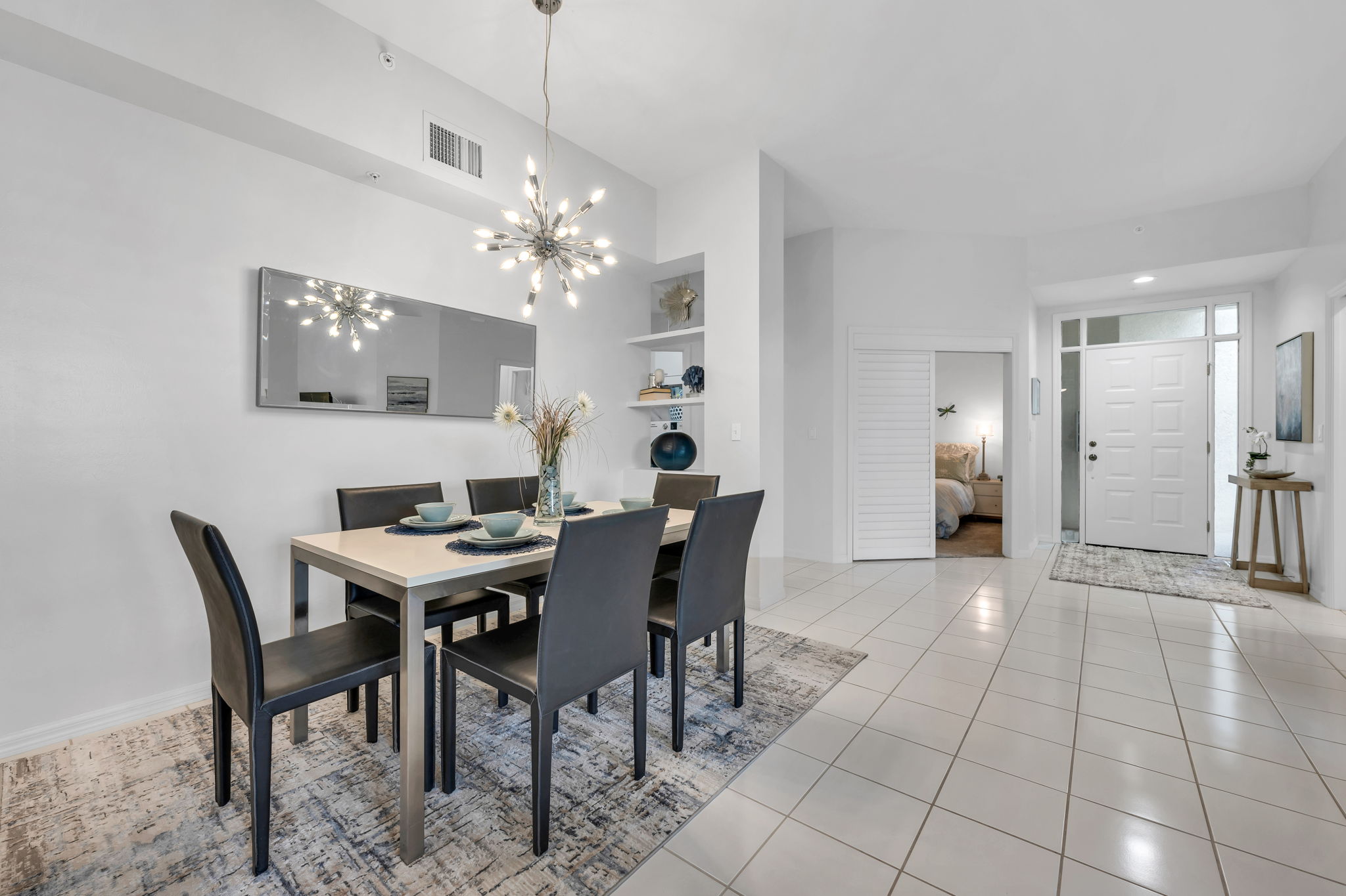 Dining. - Foyer