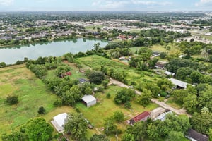 Calder Dr D-L0409-071.jpg