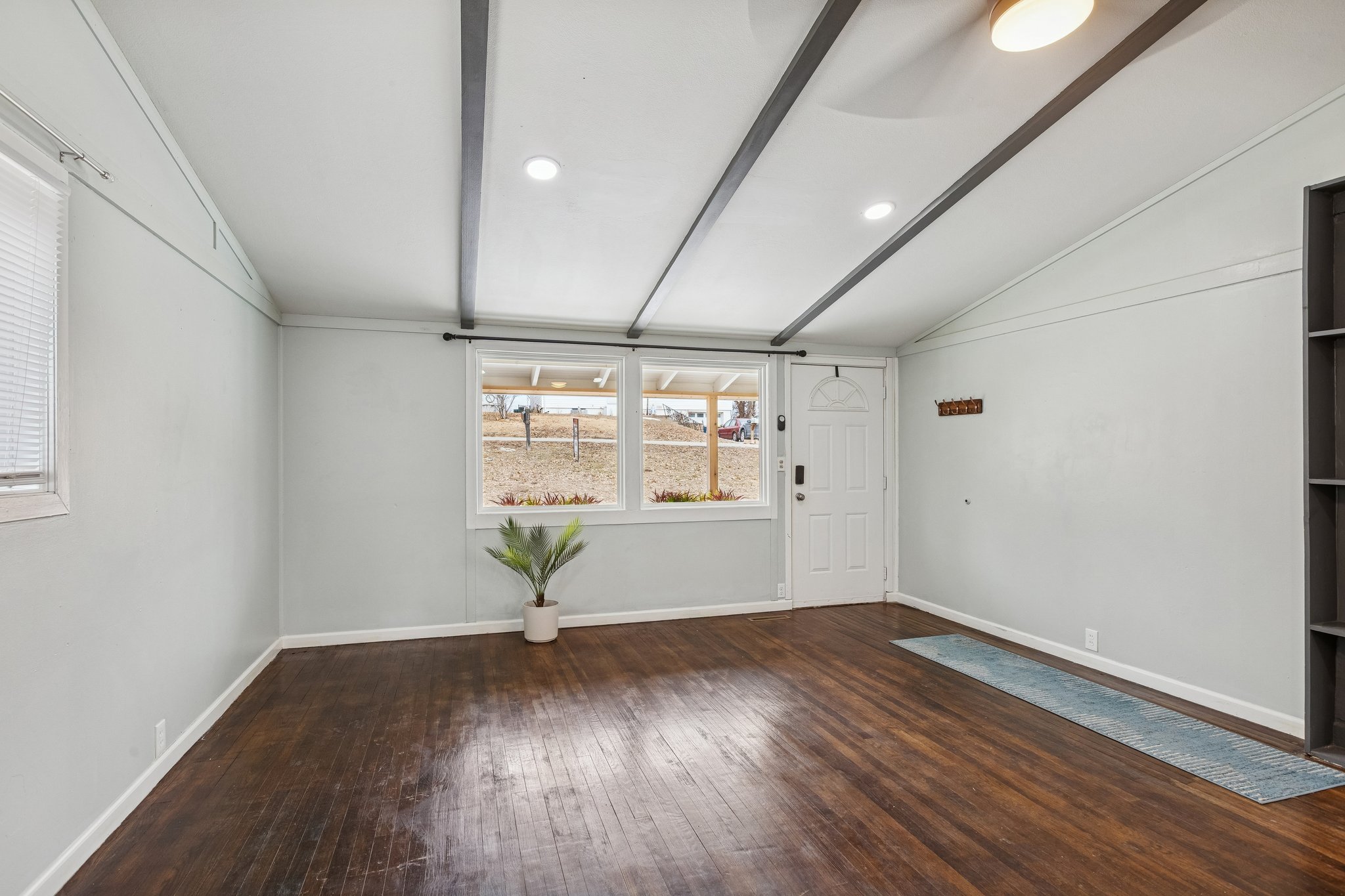 8003 - 2507 NE 37th Terrace_005.jpg