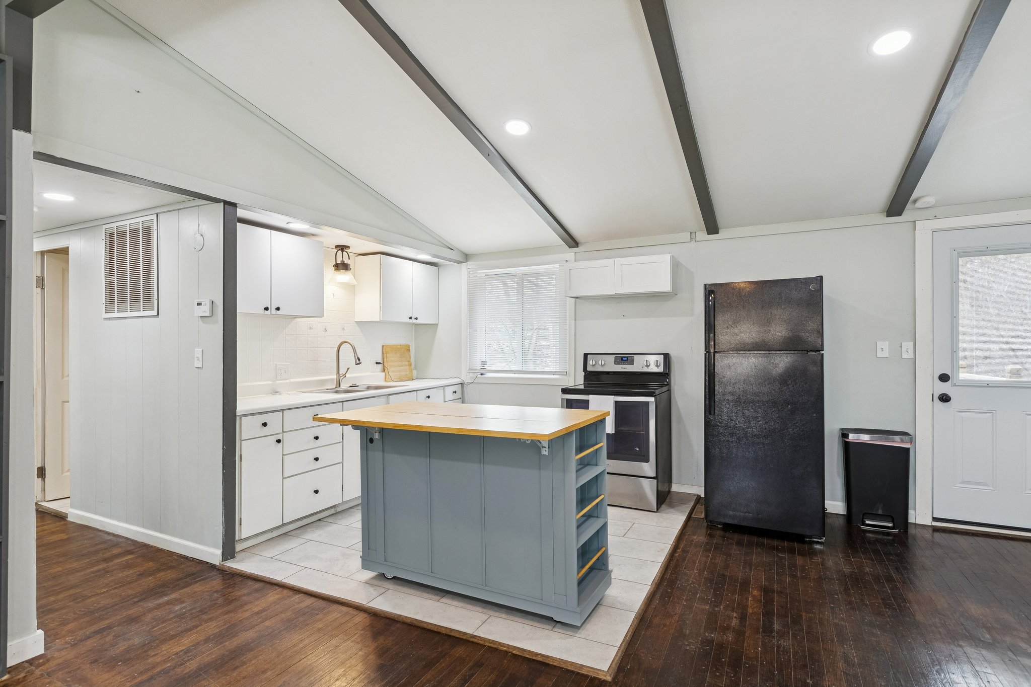 8003 - 2507 NE 37th Terrace_012.jpg