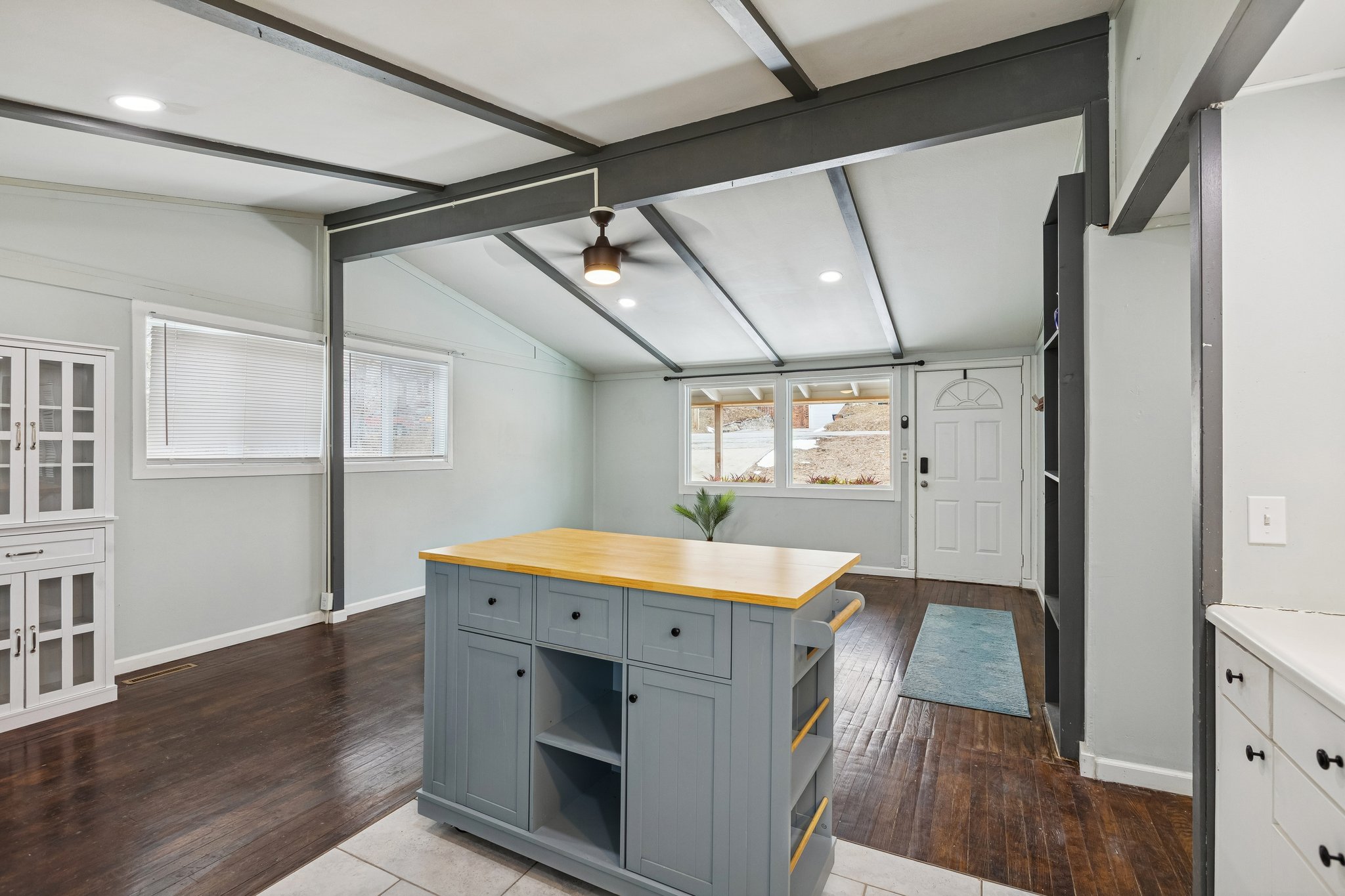 8003 - 2507 NE 37th Terrace_014.jpg