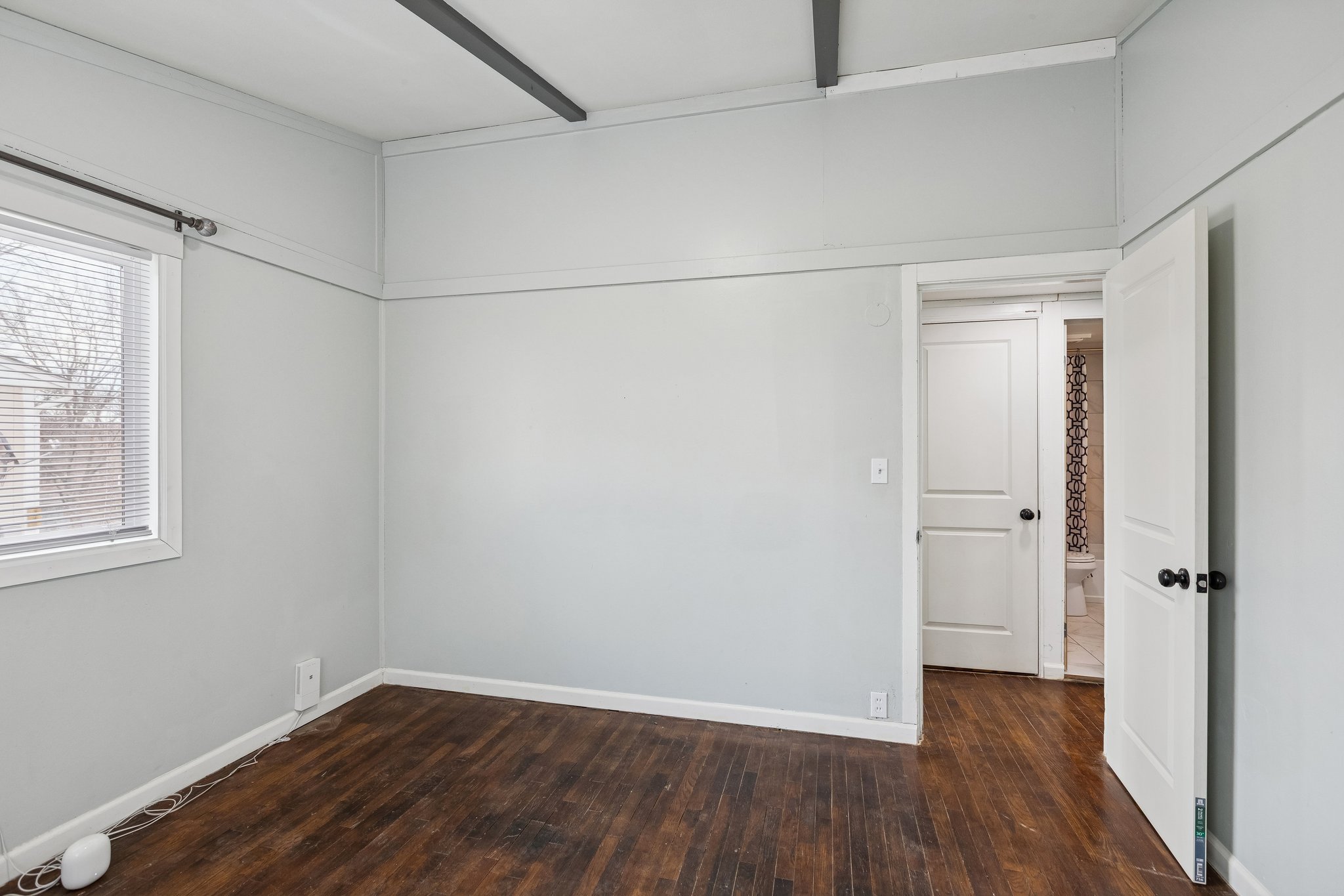 8003 - 2507 NE 37th Terrace_018.jpg