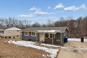 8003 - 2507 NE 37th Terrace_001.jpg