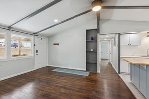 8003 - 2507 NE 37th Terrace_006.jpg