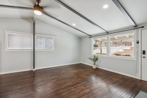 8003 - 2507 NE 37th Terrace_007.jpg