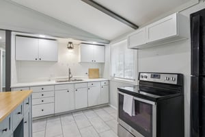 8003 - 2507 NE 37th Terrace_013.jpg