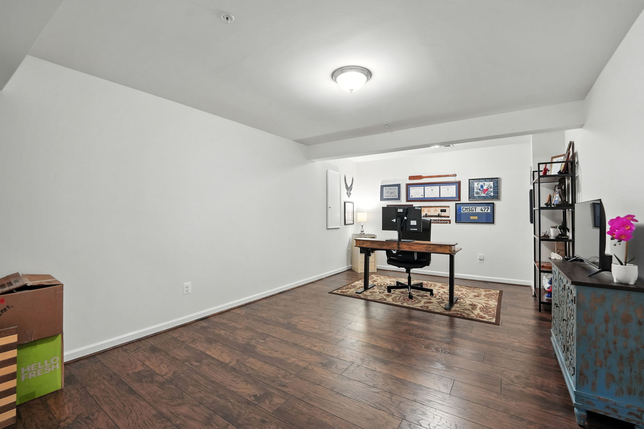 Flex room: media room, workout room, office