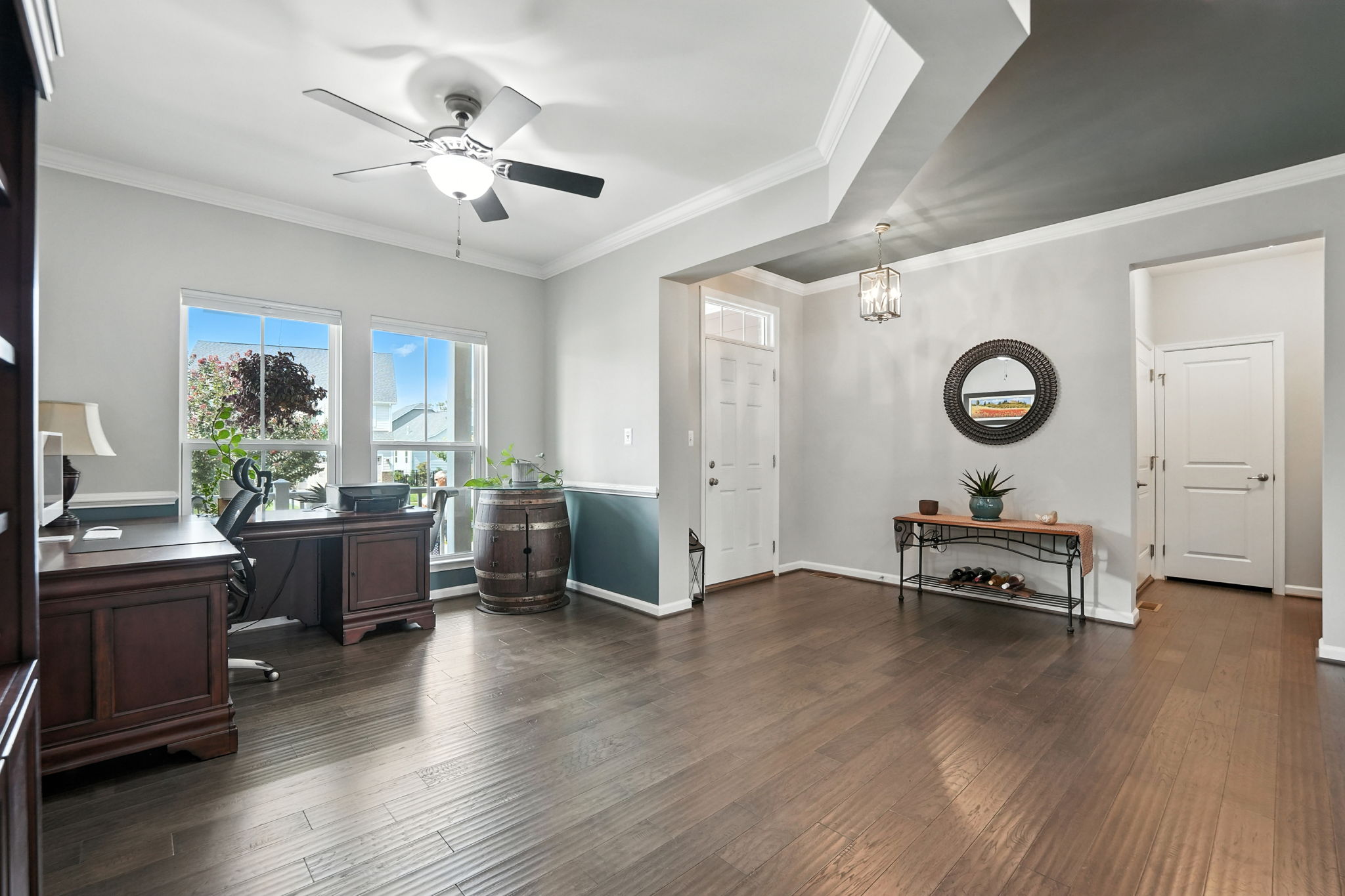 Office with tray ceiling