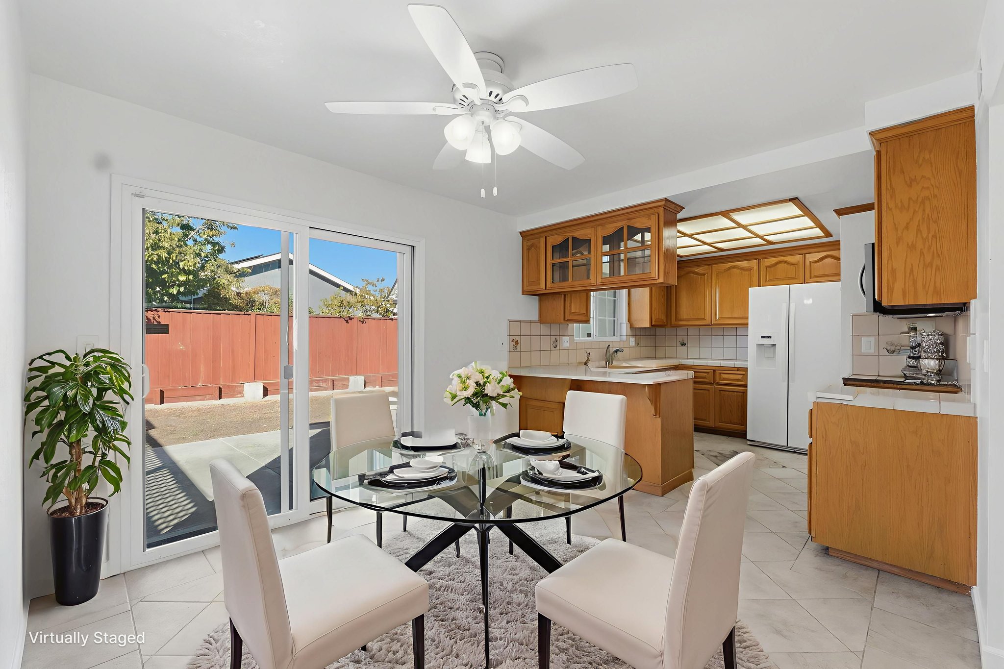 DSC07253 virtually staged.jpeg