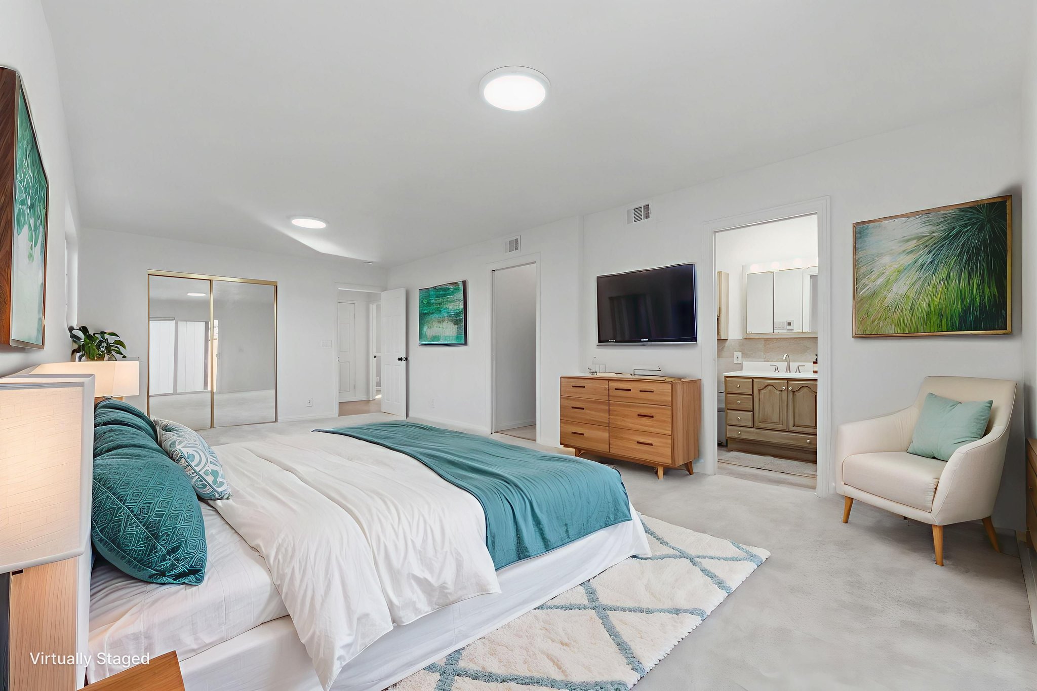 DSC07333 virtually staged.jpeg