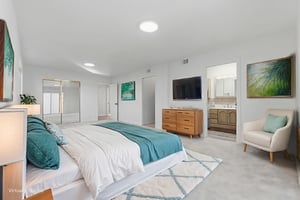 DSC07333 virtually staged.jpeg