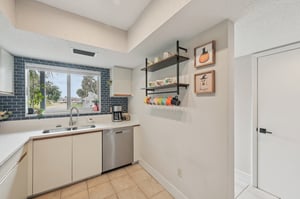Fenwick Dr 1-S0710-014.jpg