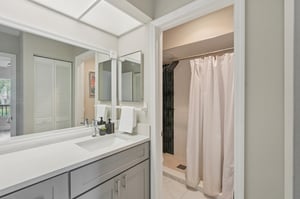 Fenwick Dr 1-S0710-023.jpg