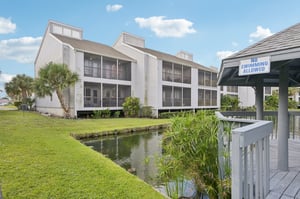Fenwick Dr 1-S0710-028.jpg