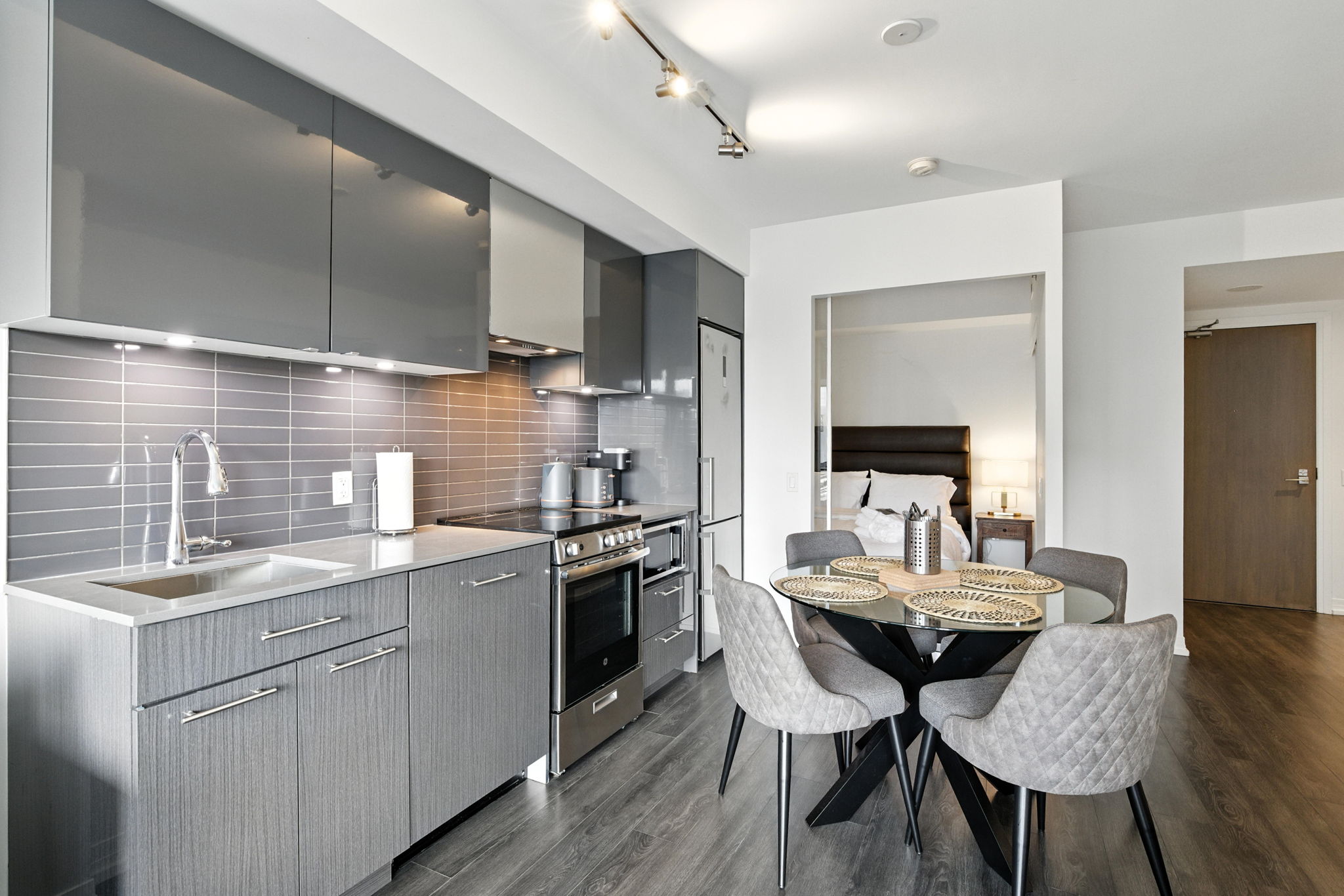Toronto property showcase — delivered property photograph 3